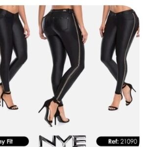 Women's Black Skinny Jeans